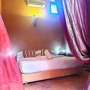 Habitación Pequeña con Cama King